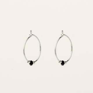 Orecchini in argento 925 Rodiato con cristallo rosso dal design geometrico essenziale.