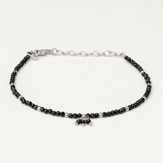 Bracciale in argento 925 Rodiato con spinello naturale dal design geometrico essenziale.