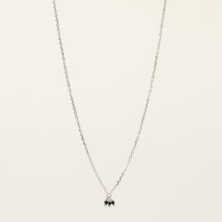 Collana in argento 925 Rodiato con spinello naturale dal design geometrico essenziale.