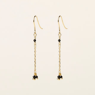 Orecchini in argento 925 dorato con spinello naturale dal design geometrico essenziale.