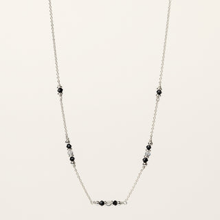 Collana in argento 925 Rodiato con labradorite dal design geometrico essenziale.