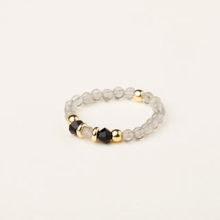 Anello in argento 925 dorato con labradorite dal design geometrico essenziale.