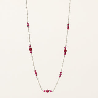 Collana in argento 925 Rodiato con corindone naturale dal design geometrico essenziale.