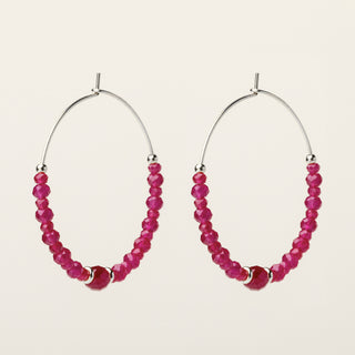 Orecchini in argento 925 Rodiato con corindone naturale dal design geometrico essenziale.