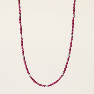 Collana in argento 925 Rodiato con labradorite e corindone dal design geometrico essenziale.