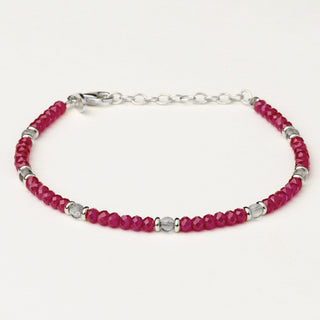 Bracciale in argento 925 Rodiato con labradorite e corindone dal design geometrico essenziale.
