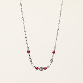 Collana in argento 925 Rodiato con labradorite e corindone dal design geometrico essenziale.