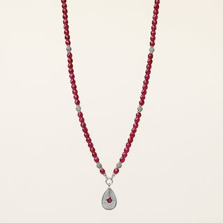Collana in argento 925 Rodiato con labradorite e corindone dal design geometrico essenziale.