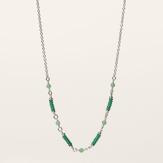 Collana in argento 925 Rodiato con cristallo verde dal design geometrico essenziale.