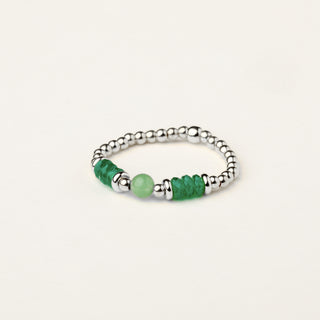 Anello in argento 925 Rodiato con cristallo verde dal design geometrico essenziale.