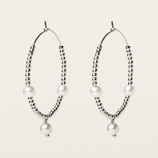 Orecchini in argento 925 Rodiato con perle d'acqua dolce dal design geometrico essenziale.