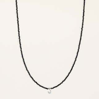 Collana in argento 925 Rodiato con spinello naturale dal design geometrico essenziale.