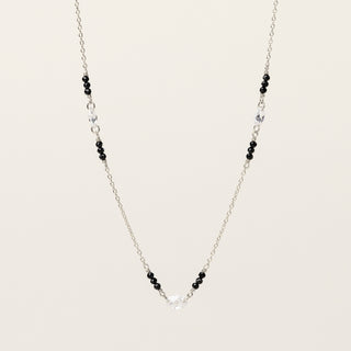 Collana in argento 925 Rodiato con perle d'acqua dolce dal design geometrico essenziale.
