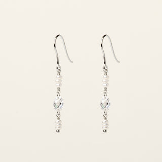 Orecchini in argento 925 Rodiato con perle e cristalli dal design geometrico essenziale.