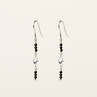 Orecchini in argento 925 Rodiato con spinello naturale dal design geometrico essenziale.