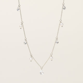 Collana in argento 925 Rodiato con perle e zirconia dal design geometrico essenziale.