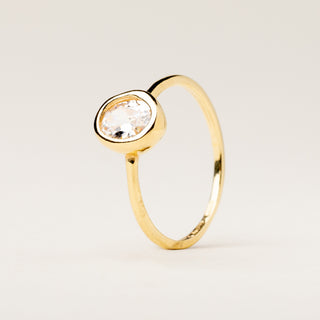 Anello in argento dorato con elemento centrale organico e zircone incastonato.