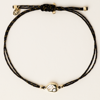 Bracciale a filo regolabile con inserto centrale organico in argento dorato.