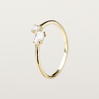 Anello in argento dorato con doppio zircone taglio goccia e circolare.