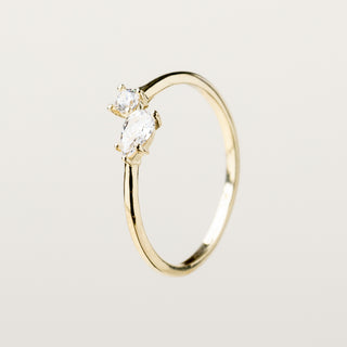 Anello in argento dorato con doppio zircone taglio goccia e circolare.