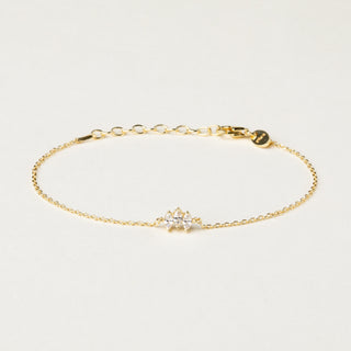 Bracciale catena in argento dorato con dettaglio centrale di zirconi marquise.