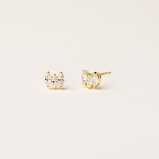 Orecchini a lobo in argento dorato con zircone taglio marquise incastonato.