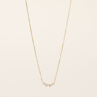 Collana catenina dorata con pendente perla naturale d'acqua dolce e zircone.