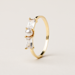 Anello a misura in argento dorato con perla naturale d'acqua dolce e zirconi.
