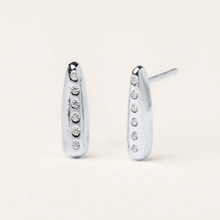 Orecchini in argento 925 Rodiato con zirconia dal design geometrico essenziale.