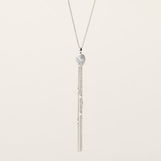 Collana in argento 925 Rodiato con perle d'acqua dolce dal design geometrico essenziale.
