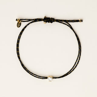 Bracciale a filo regolabile con zircone centrale taglio cuore e argento dorato.