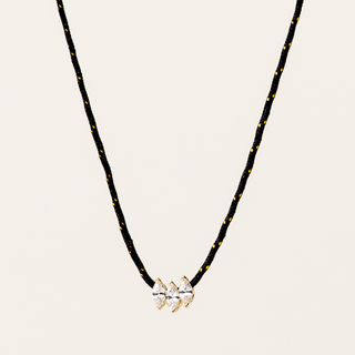 Collana filo regolabile con ciondolo centrale in zirconi taglio marquise.