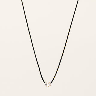 Collana filo regolabile con ciondolo centrale in zirconi taglio marquise.