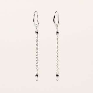 Orecchini in argento 925 Rodiato con perle d'acqua dolce dal design geometrico essenziale.